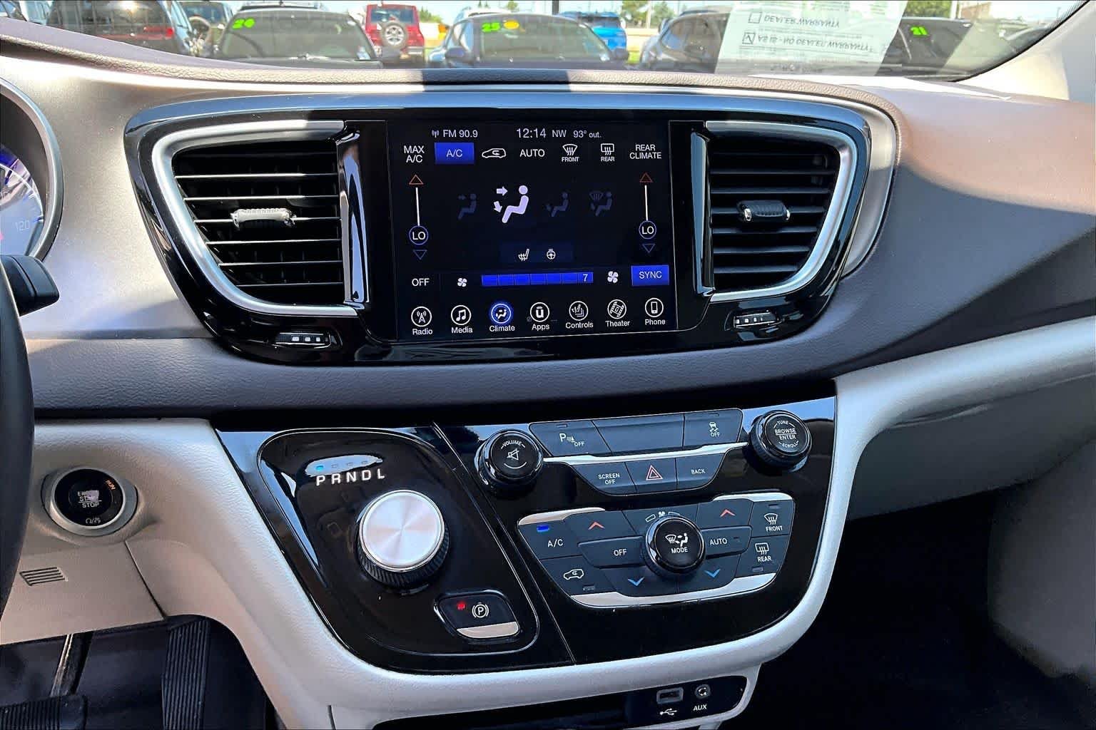 Used 2017 Tusk White Chrysler Touring-L Plus image 26