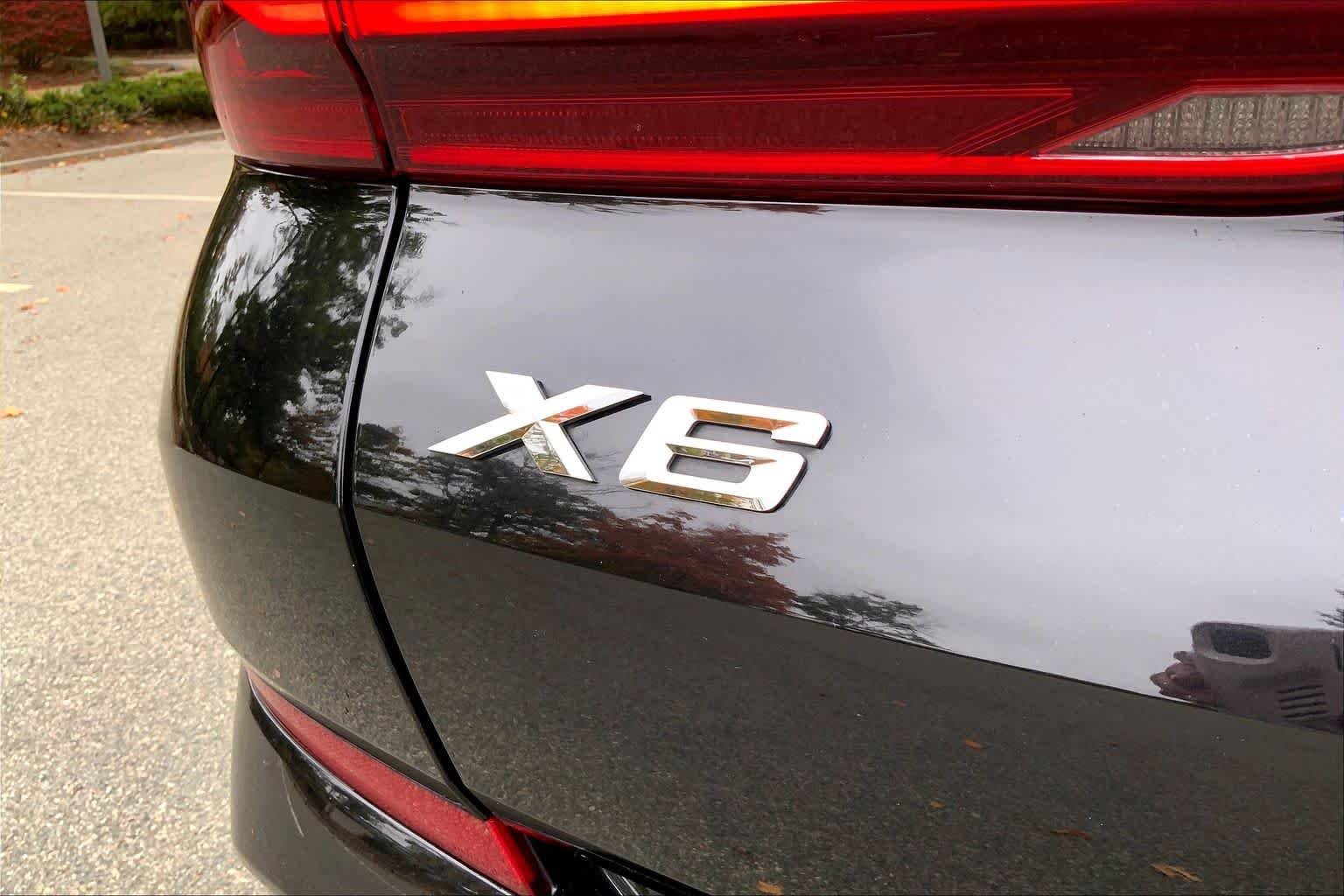 Used 2023 Black Sapphire Metallic BMW xDrive40i image 9