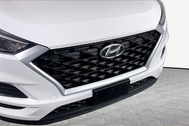 Used 2019 White Hyundai Value image 27