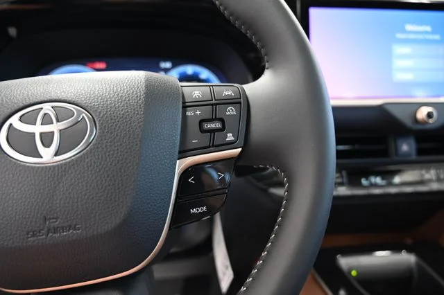 2026 Toyota Crown Signia Limited - Photo 27
