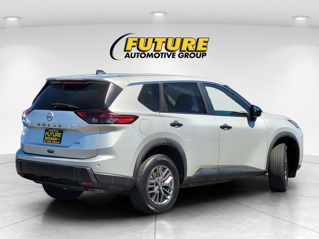 Used 2024 Silver Nissan S image 4