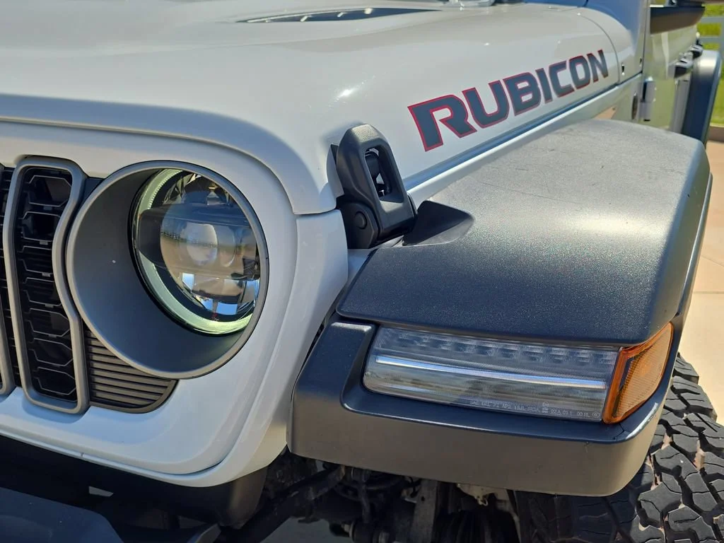 Used 2024 Bright White Clearcoat Jeep Rubicon image 30