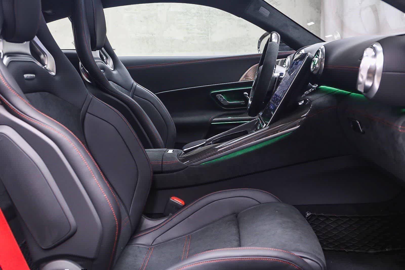 New 2025 MANUFAKTUR paint MANUFAKTUR opalite white magno Mercedes-Benz AMG® GT 63 Coupe image 14