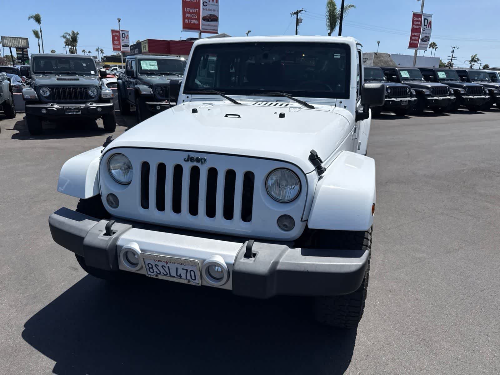 Used 2014 Bright White Clearcoat Jeep Sahara image 3