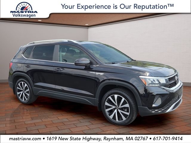 Used 2022 Deep Black Pearl Volkswagen 1.5T SE image 1