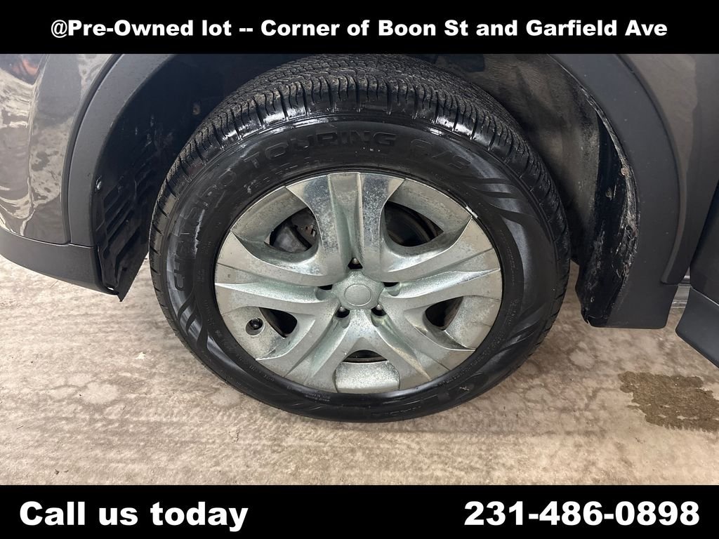 Used 2014 Gray Toyota LE image 11