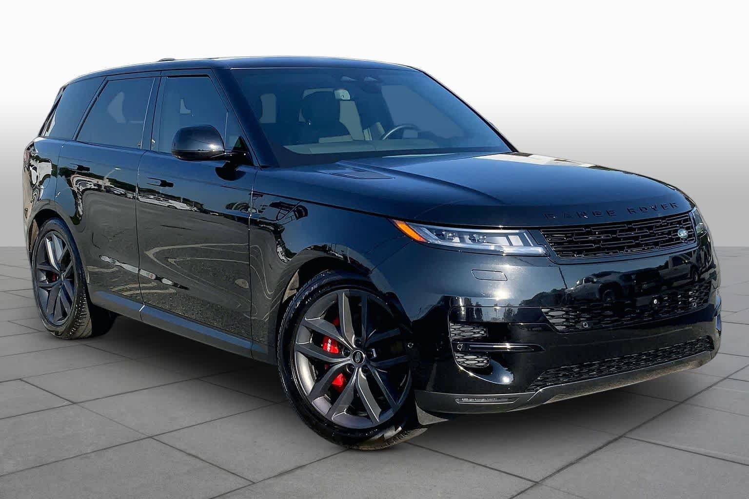 Used 2024 Santorini Black Metallic Land Rover SE image 3
