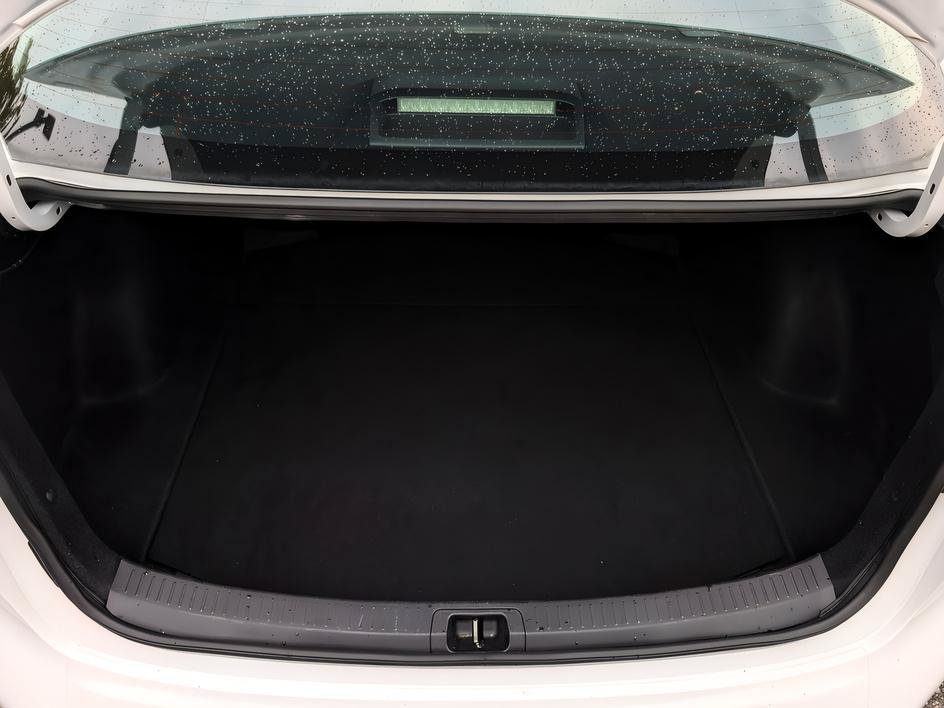 Used 2024 Ice Toyota LE image 26
