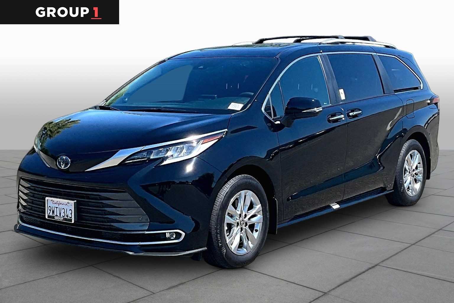 2025 Toyota Sienna Limited 7-Passenger Hybrid AWD's photo