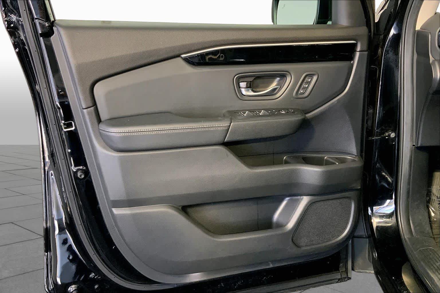 Used 2025 Crystal Black Pearl Honda Touring image 22