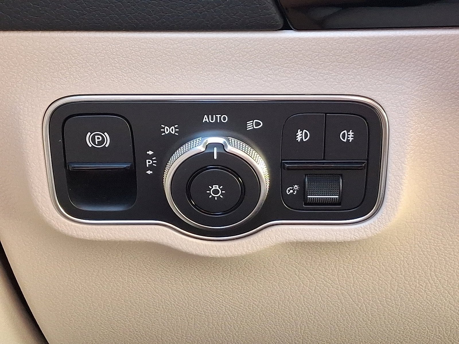 Used 2026 Cirrus Silver Metallic   922 Mercedes-Benz GLA 250 image 27