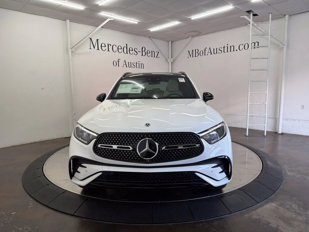 New 2027 White Mercedes-Benz GLC 300 image 2