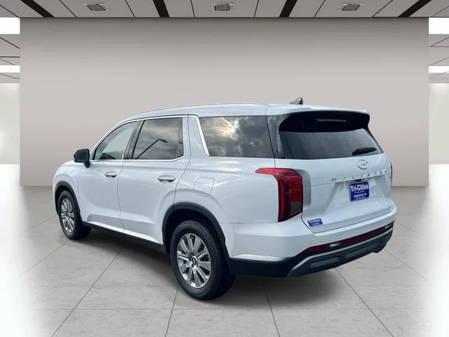 Used 2025 White Hyundai SEL image 6