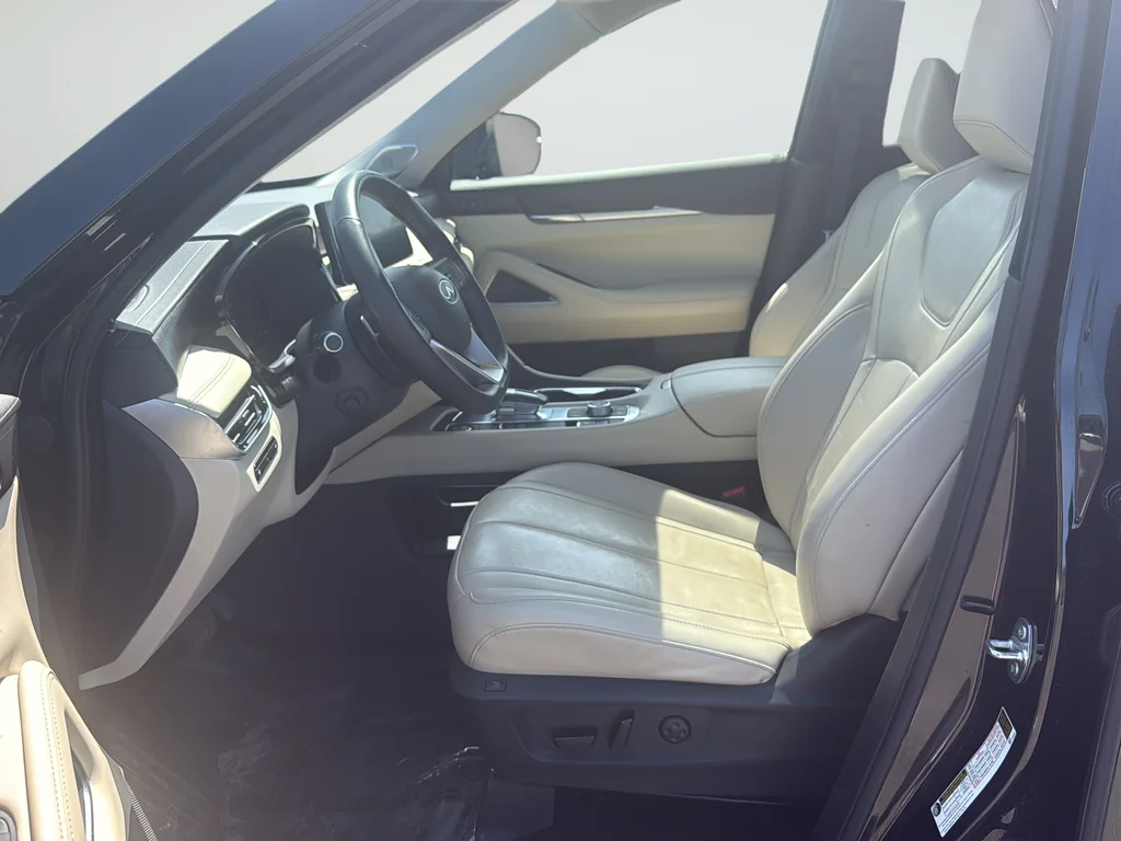 Used 2023 Black INFINITI Sensory image 10