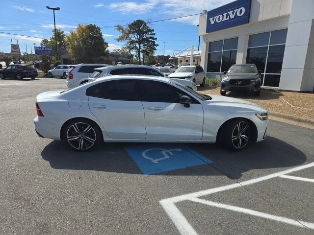 Used 2021 White Volvo T5 R-Design image 3