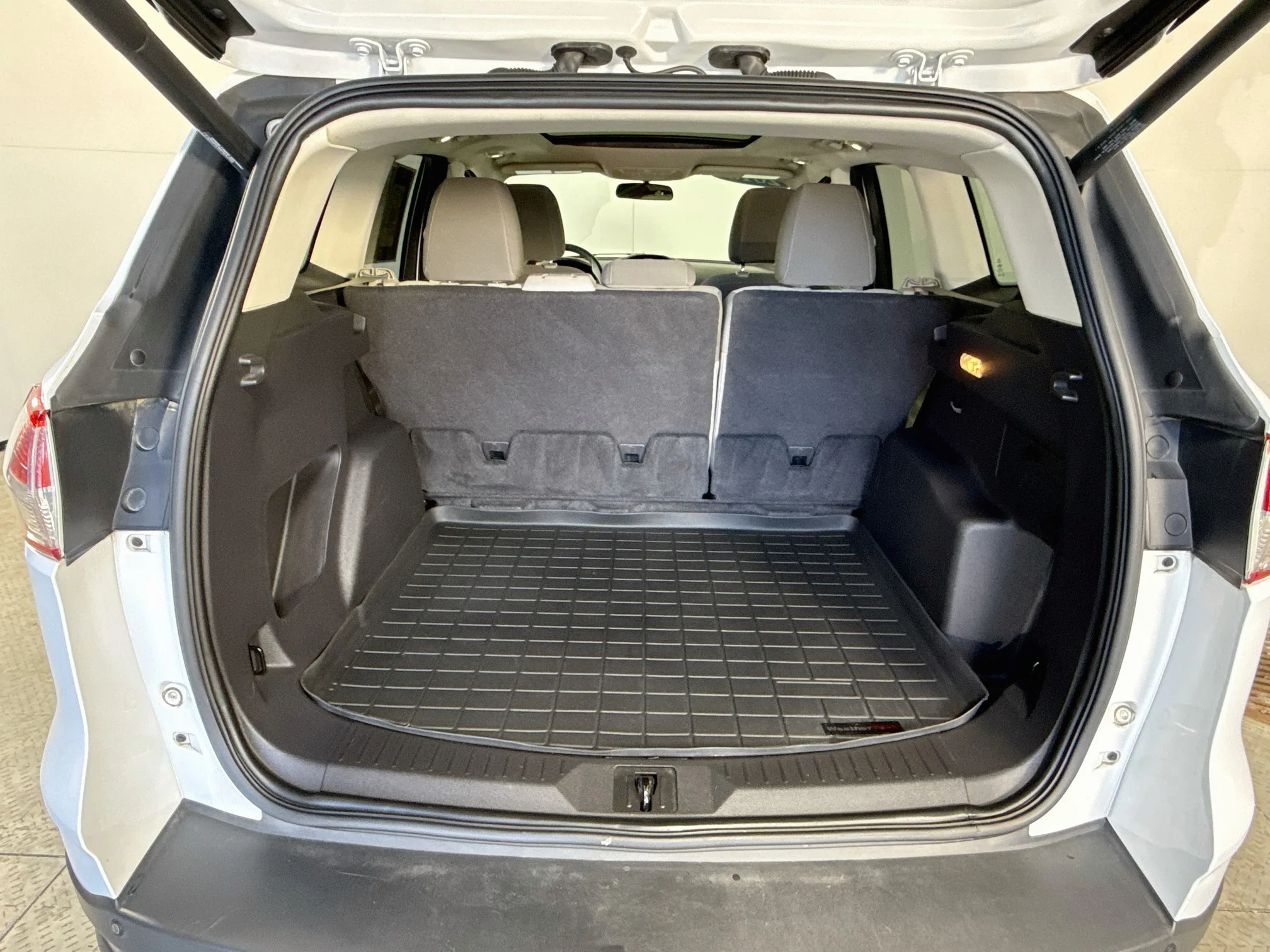 Used 2013 Oxford White Ford SE image 24