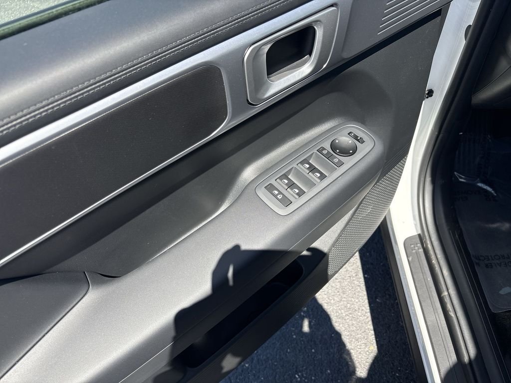New 2026 White Hyundai SE AWD image 15
