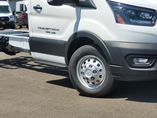 New 2025 Oxford White Ford Cutaway image 2