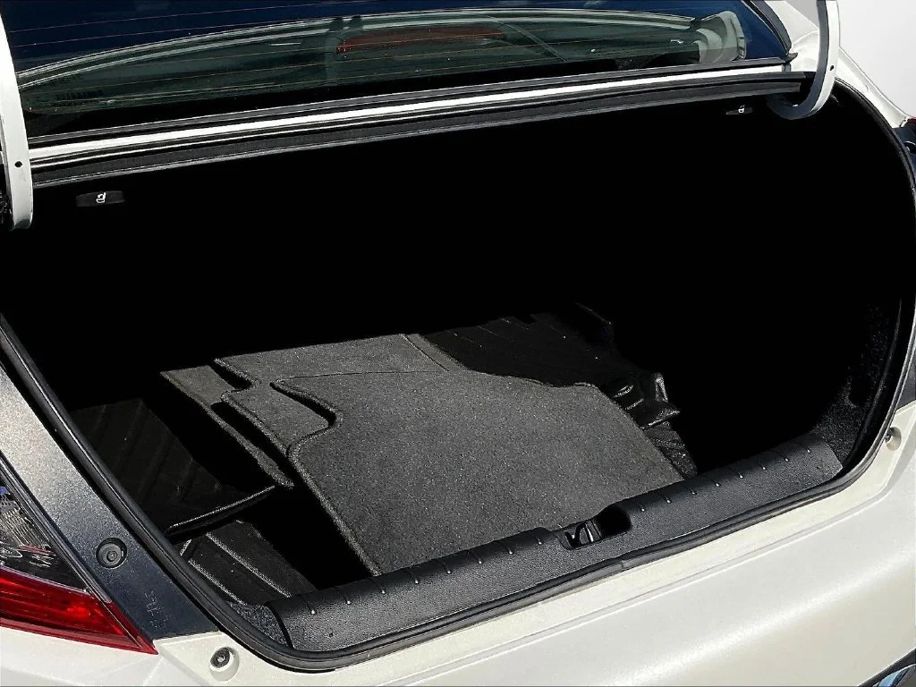 Used 2020 Platinum White Pearl Honda Touring image 7