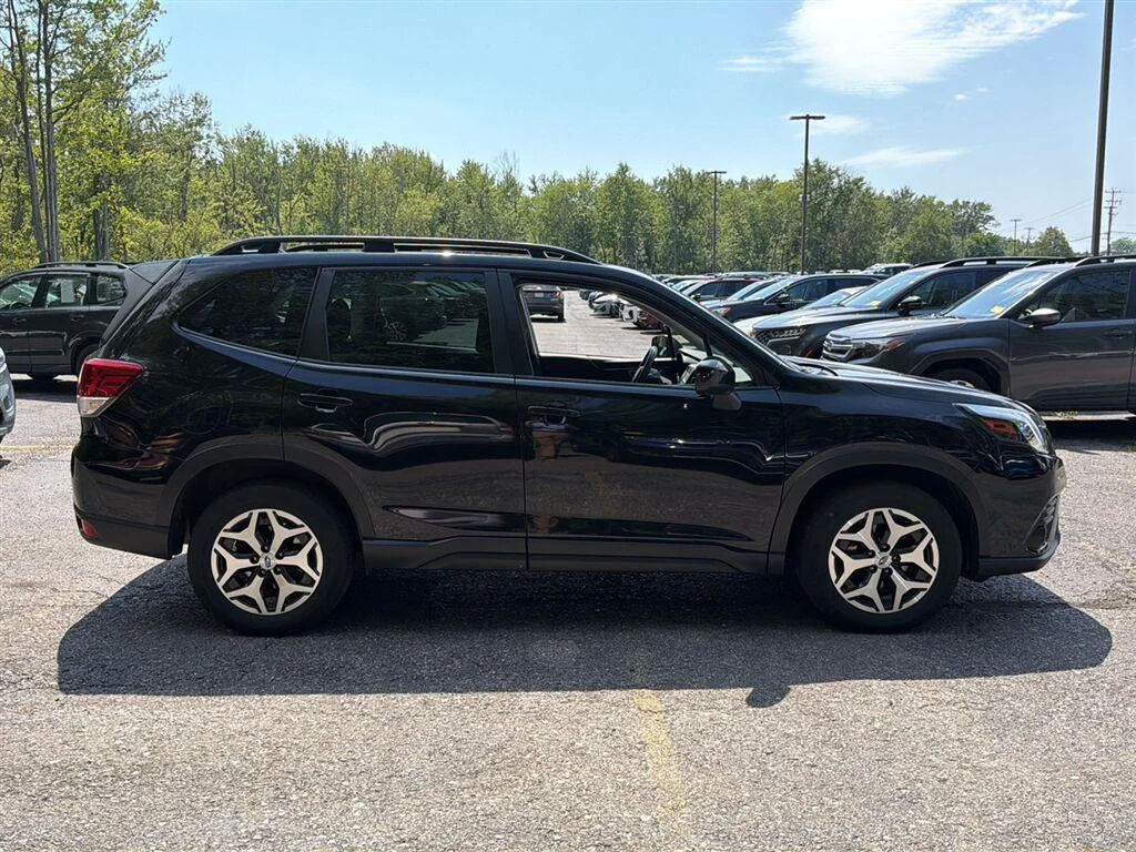 Used 2024 Crystal Black Silica Subaru Premium image 7