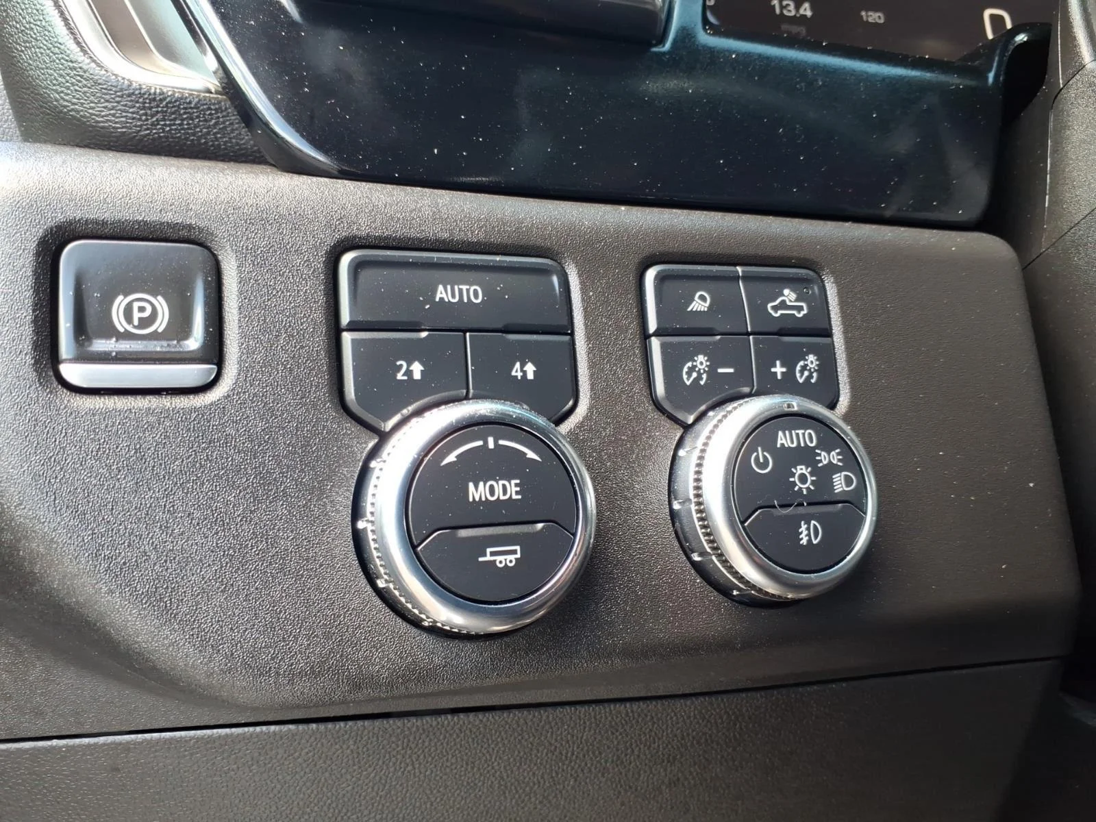 Used 2025 Summit White GMC SLT image 8