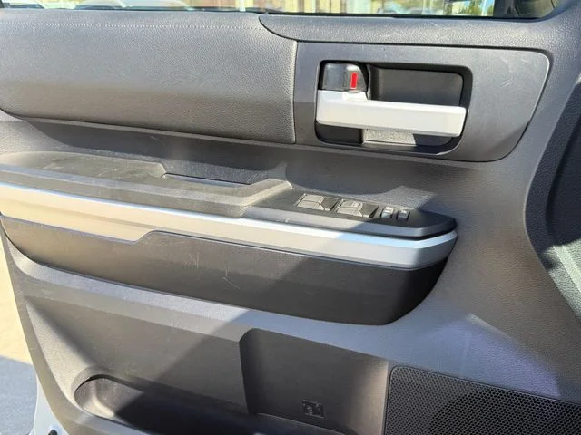 Used 2014 Super White Toyota SR5 image 23