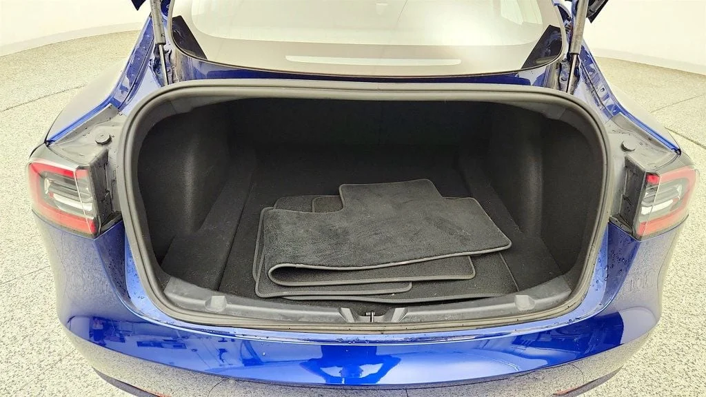 Used 2018 Deep Blue Metallic Tesla Long Range Battery RWD w/ 19