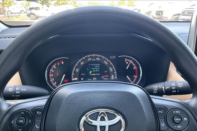 Used 2025 White Toyota XLE image 18
