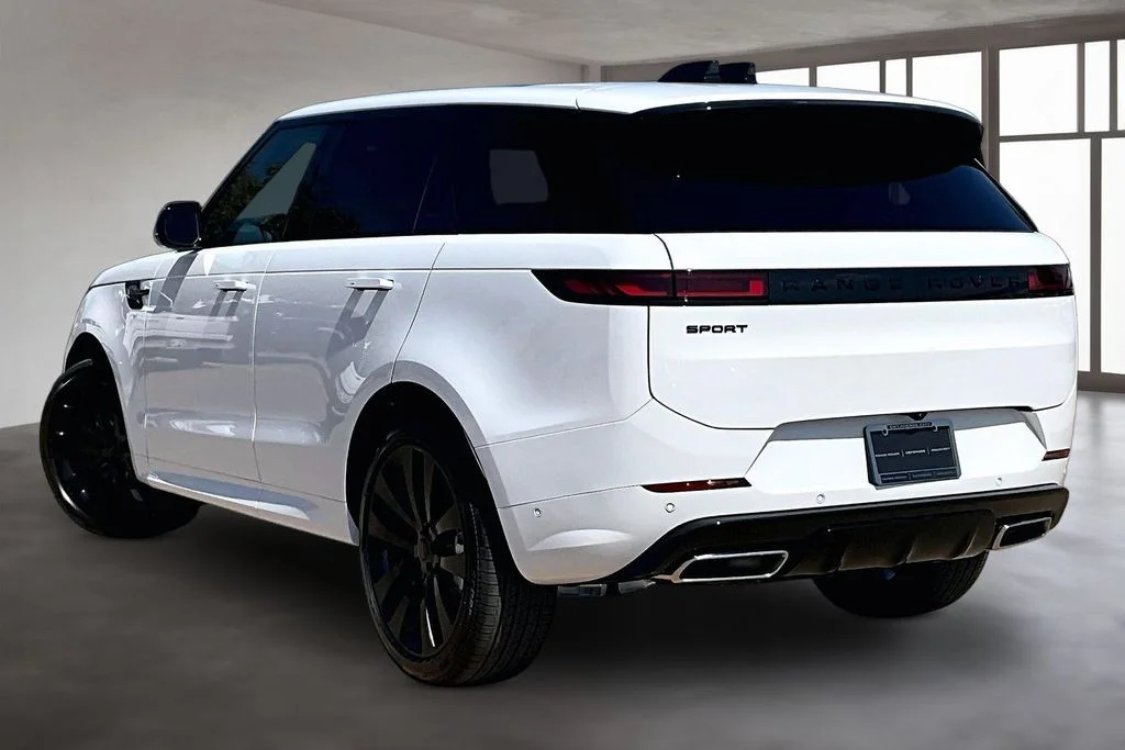 New 2026 White Land Rover Dynamic SE image 3