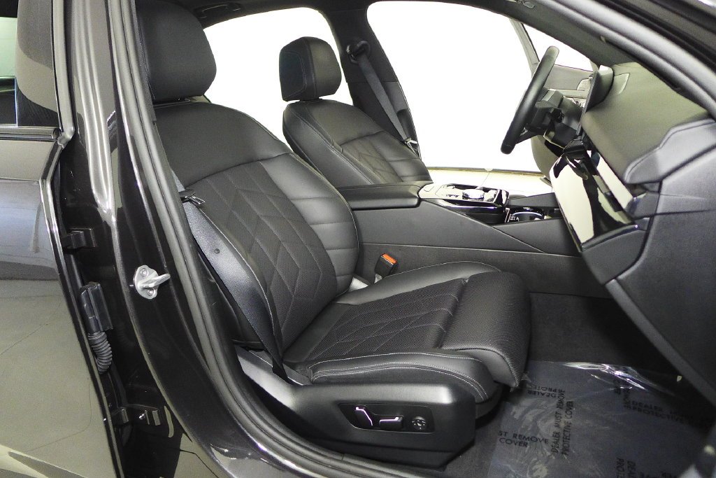 Certified Used 2024 Dark Graphite BMW M60 image 19
