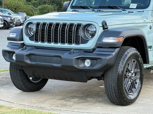 New 2026 Earl Clearcoat Jeep Sport S image 9
