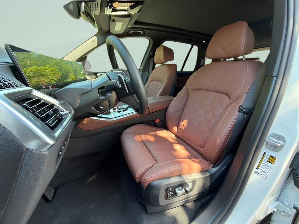 New 2026 Mineral White Metallic BMW sDrive40i image 10