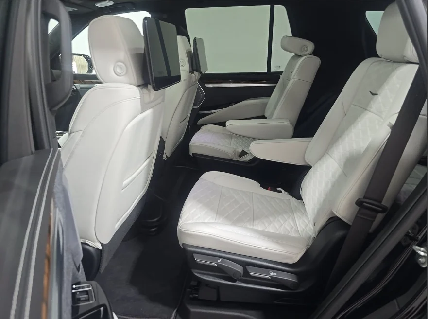 Used 2026 Black Cadillac Platinum Sport image 4