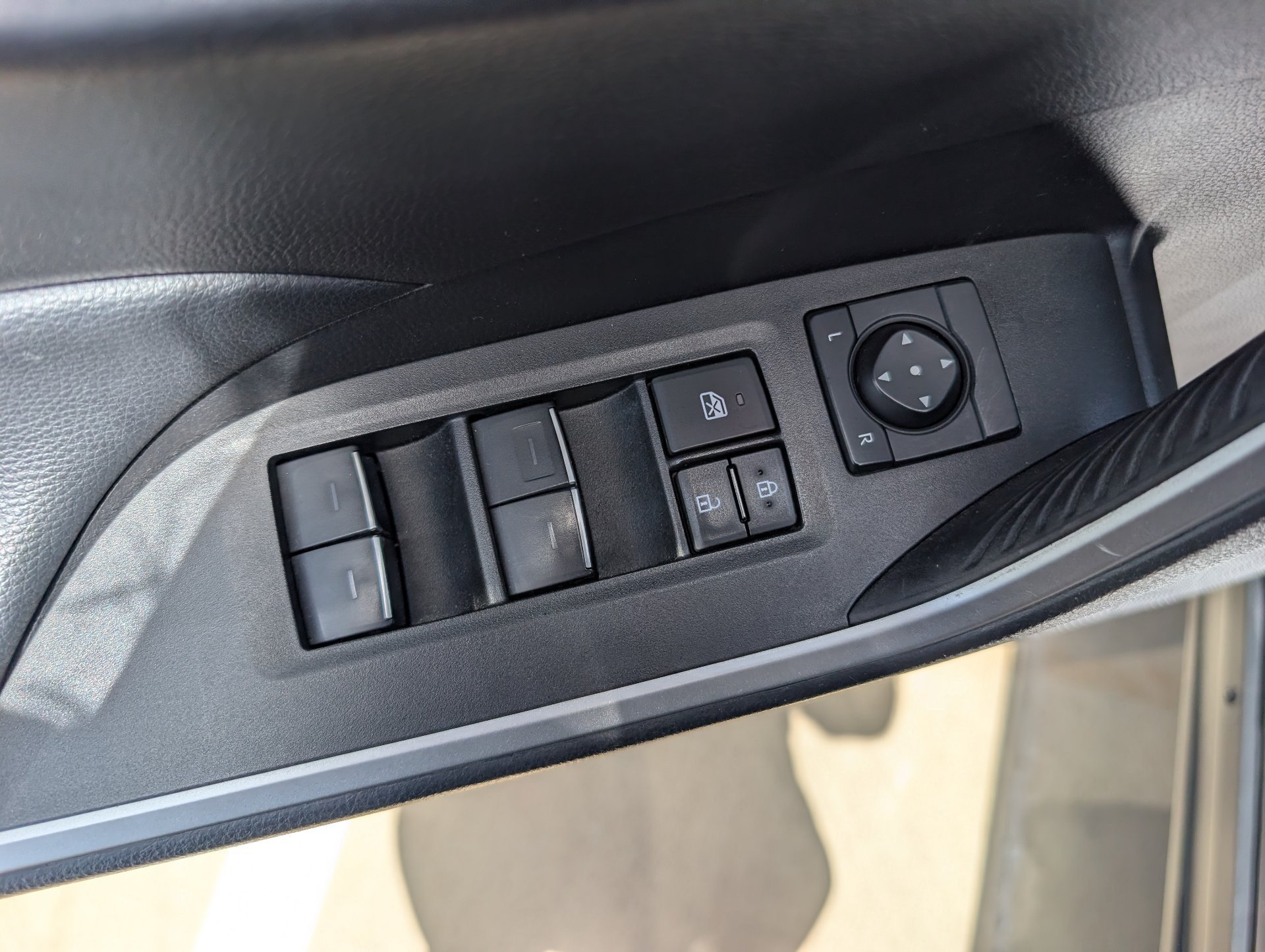 Used 2023 Gray Toyota XLE Premium image 21