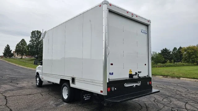 New 2027 Oxford White Ford Base image 5