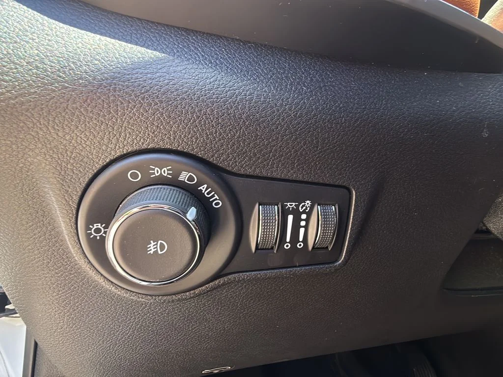 Used 2024 White Jeep Limited image 12