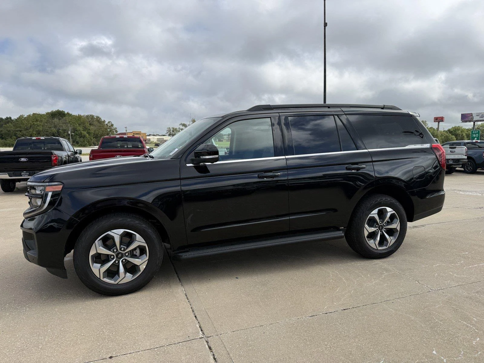 New 2027 Dark Matter Gray Metallic Ford Active image 5