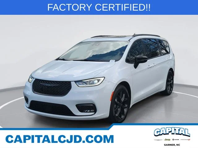 Used 2025 White Chrysler Limited image 1