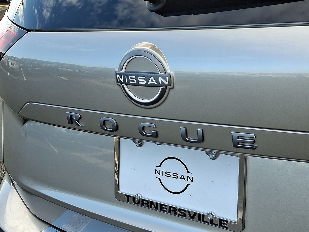New 2026 Champagne Silver Metallic Nissan Platinum image 11