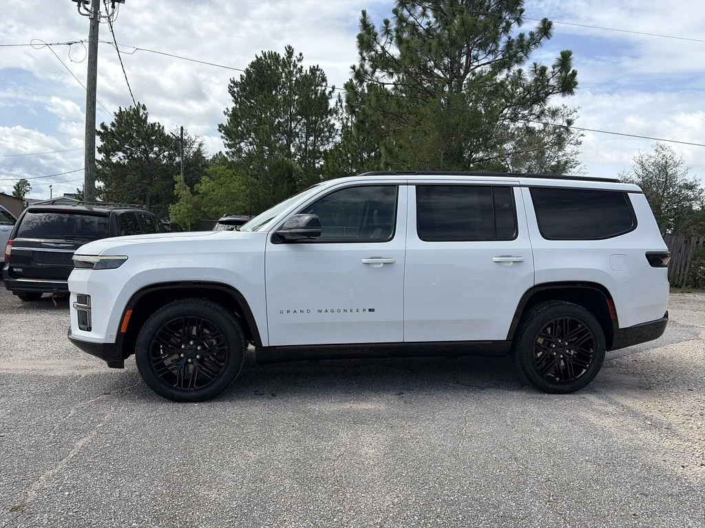 New 2026 Bright White Clear-Coat Exterior Paint Jeep Limited Reserve image 3