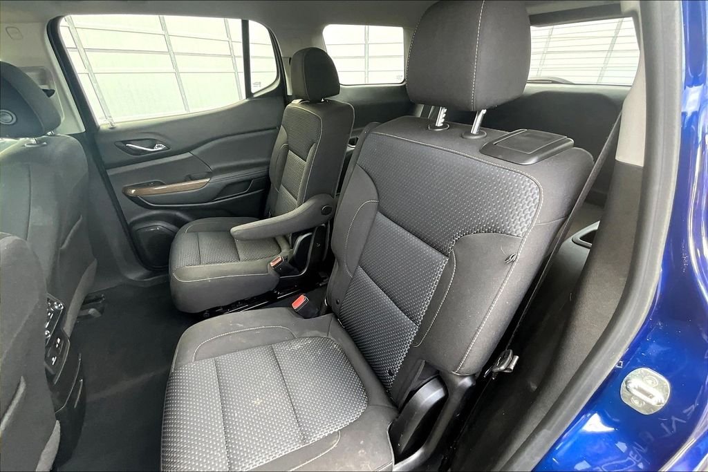 Used 2023 Ultra Blue Metallic GMC SLE image 15