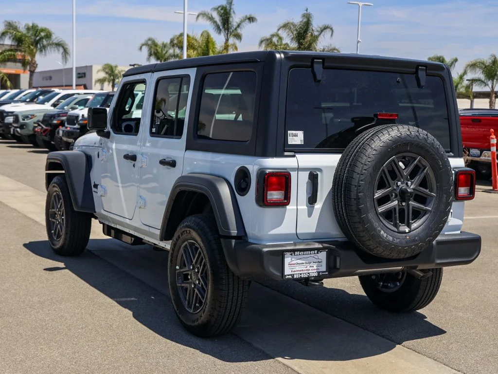 New 2026 Bright White Clear-Coat Exterior Paint Jeep Sport image 5