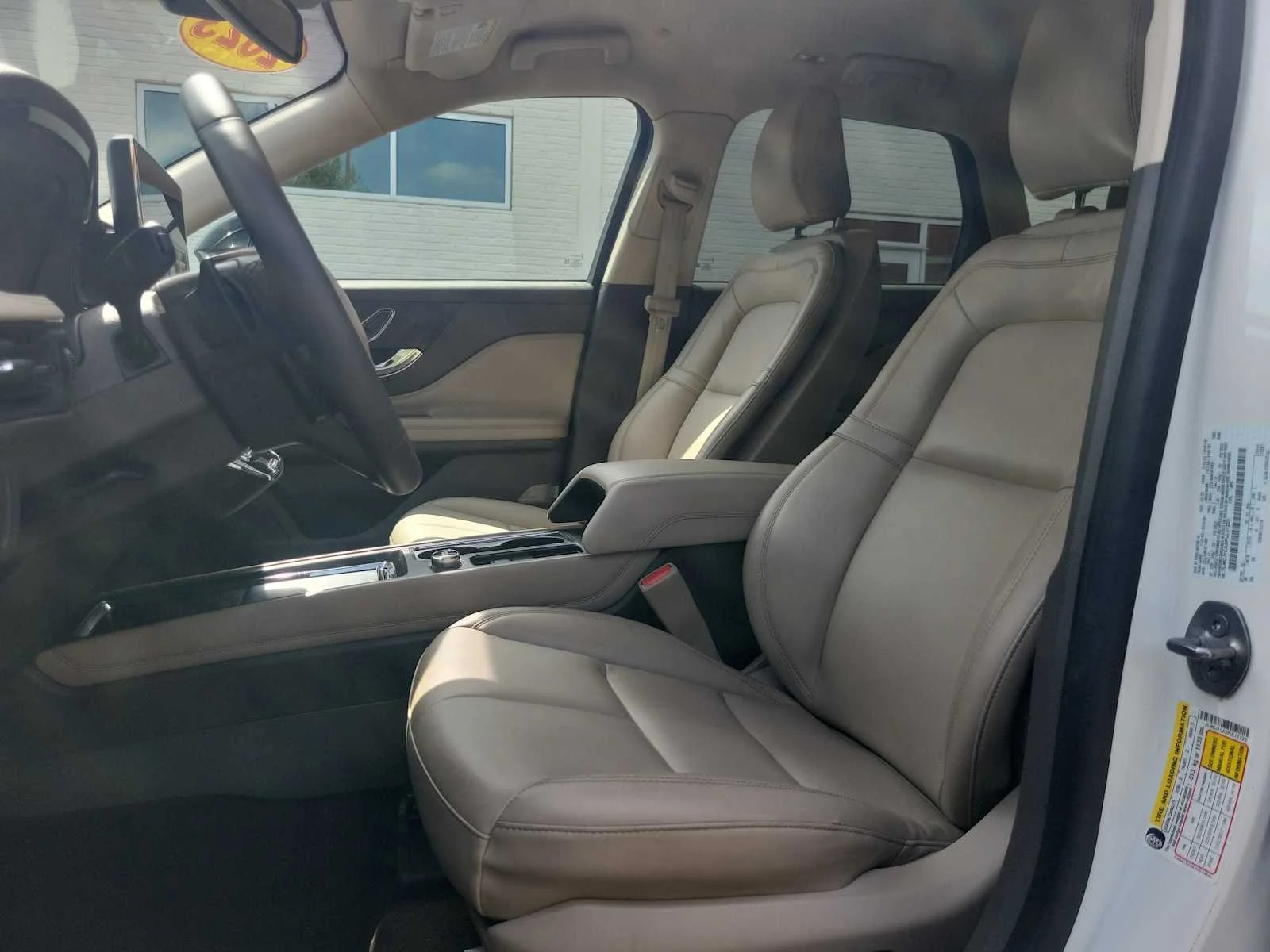 Used 2023 White Lincoln Standard image 20