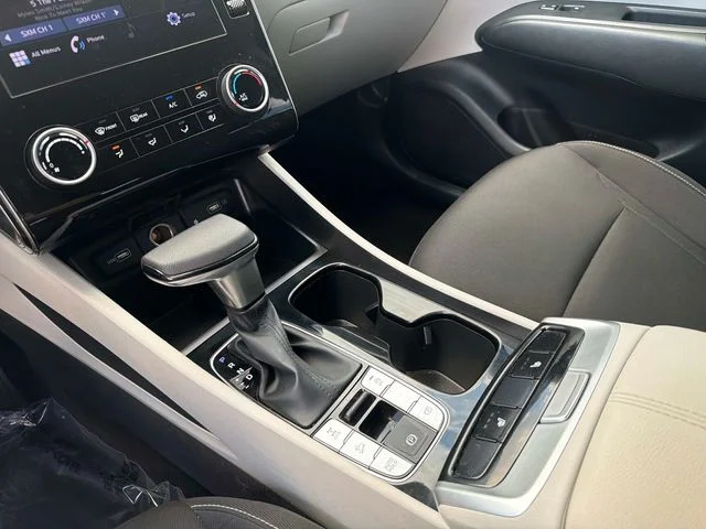 Used 2023 Black Hyundai SEL image 25