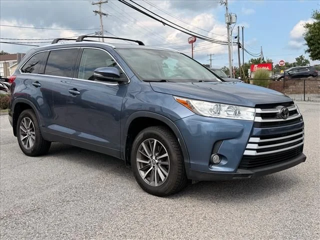 Used 2019 Blue Toyota XLE image 17