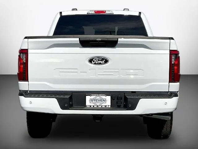 New 2026 Oxford White Ford XLT image 4
