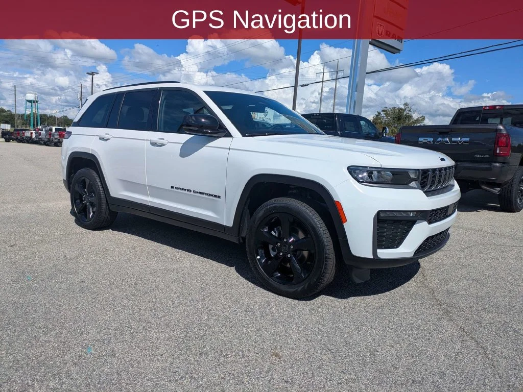 New 2027 Bright White Clear-Coat Paint Jeep Limited image 3