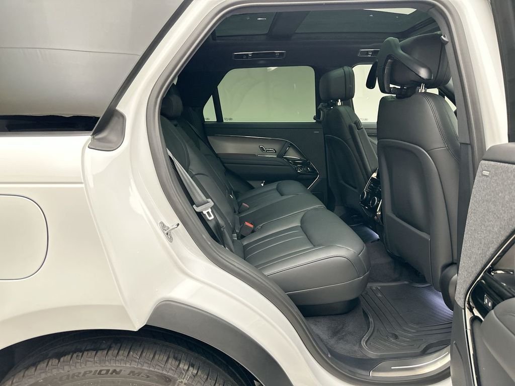 New 2026 Fuji White Land Rover SE image 7
