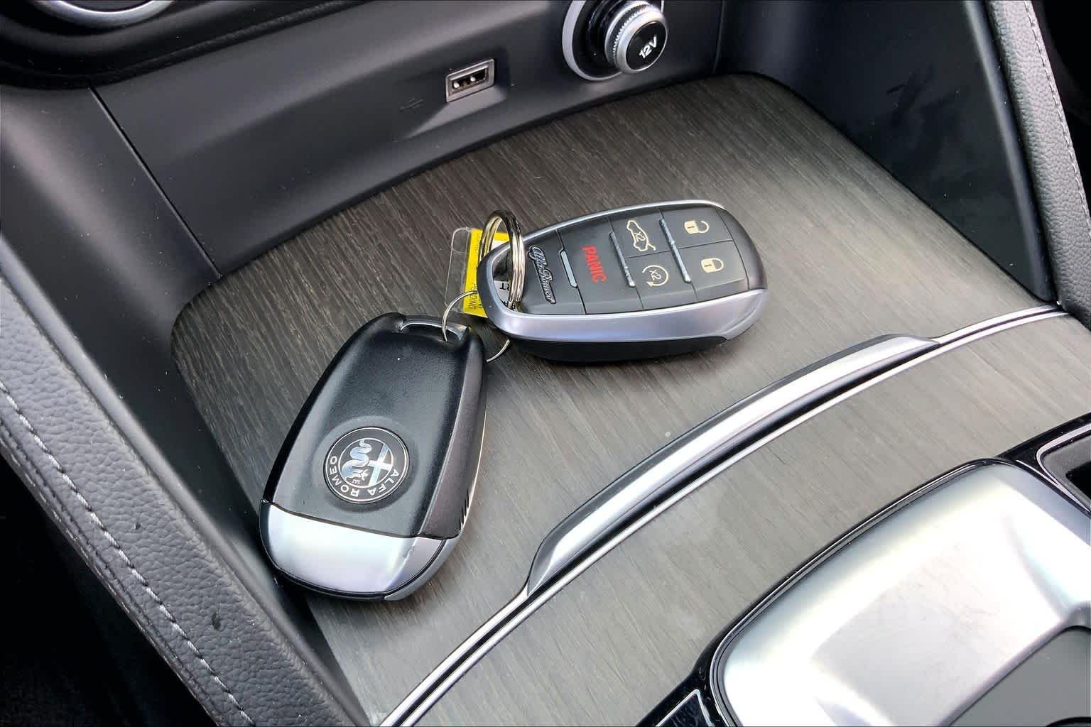 Used 2023 Moonlight Gray Metallic Alfa Romeo Ti image 14