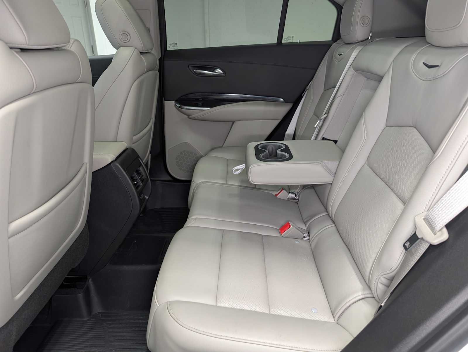 Used 2019 CRYSTAL WHITE TRICOAT Cadillac AWD Premium Luxury image 22